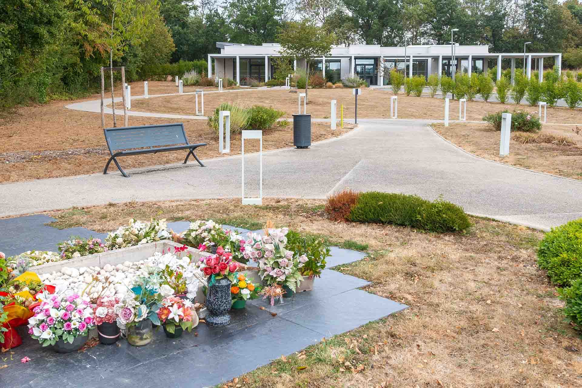 CRÉMATORIUM DE LAVAL JARDIN DU SOUVENIR