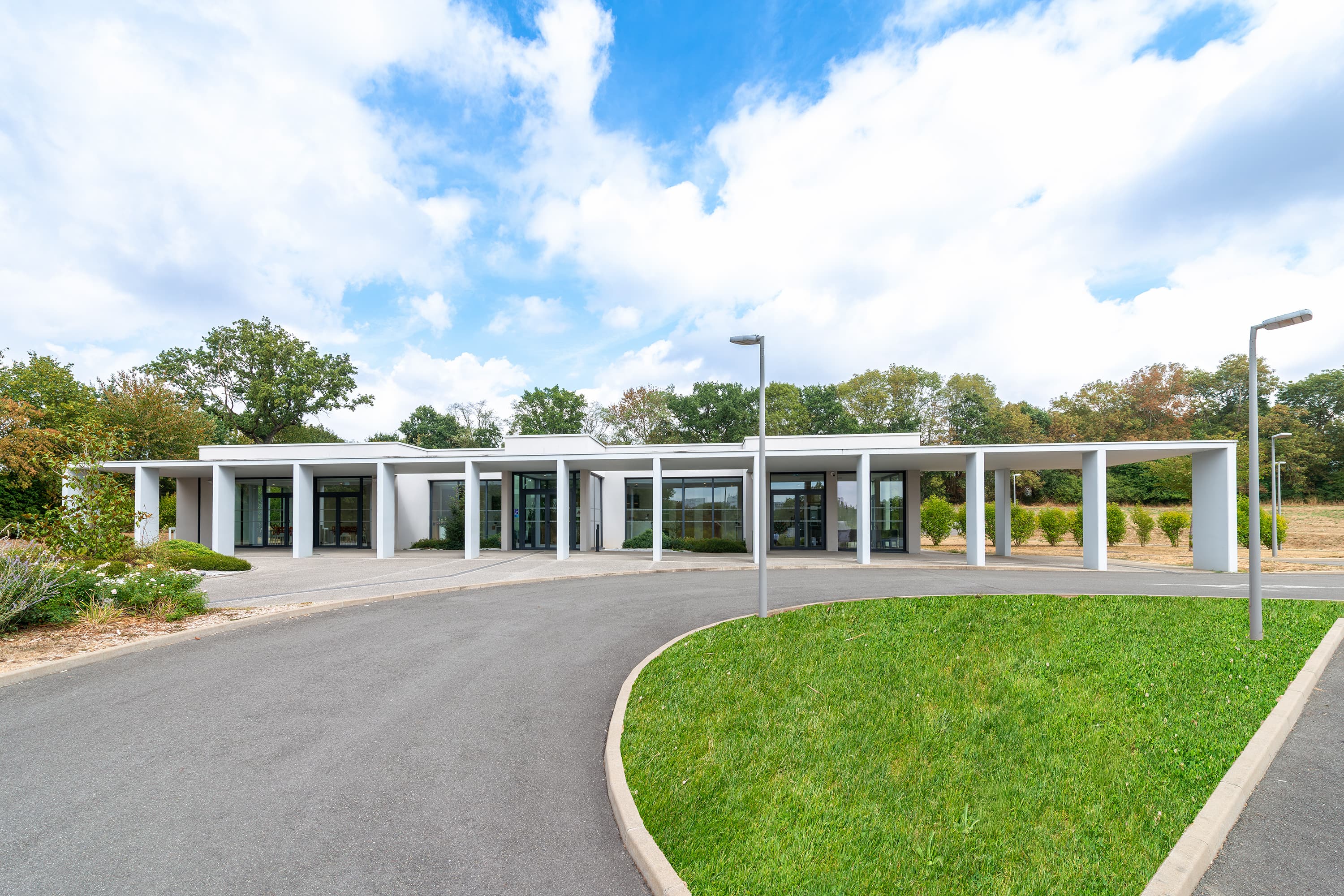 Façade du crématorium de Laval